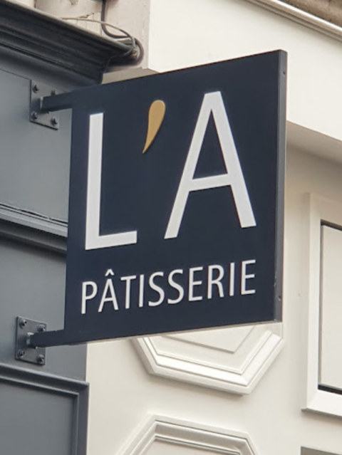 LA-Patisserie-logo-façade-2