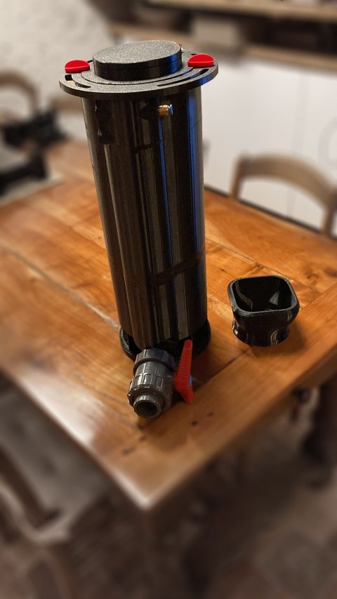 EEZYDEV-MINI-pers-sur-table-scaled